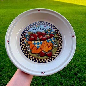 Susan Winget 1993 strawberry theme pie plate New in box *Box shows wear*